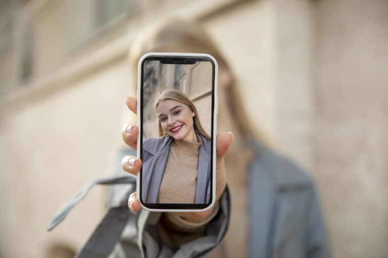 Atelier Photo Adolescents (12-18 ans) : Le portrait au smartphone